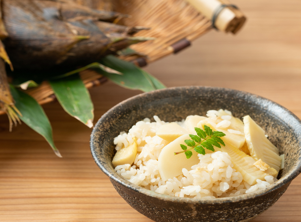 季節の炊き込みご飯(季節により内容が変わります)